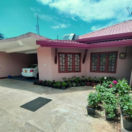 Thuvaraga Inn Nuwara Eliya Luaran gambar
